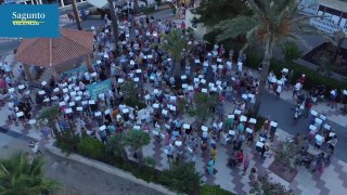 Los vecinos protestan contra la degradación y la falta de arena en las playas del Mediterráneo