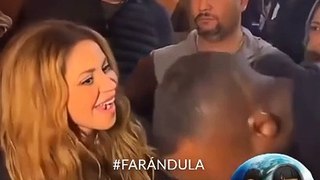 ¡Intentaron besar a Shakira y así respondió!
