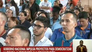 Caracas | Trabajadores del Mincyt recolectan firmas para exigir el cese de las sanciones imperiales