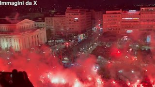 Olympiacos, festa spettacolare ad Atene per la Conference
