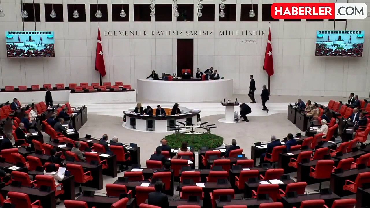 CHP'li vekil kask takıp motokurye kıyafeti giydi, AK Partililer "Şov yapıyorsun" deyince tansiyon yükseldi