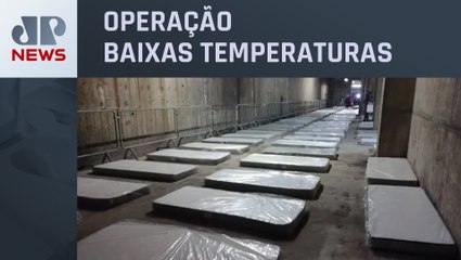 Estação de metrô em SP vira abrigo contra o frio