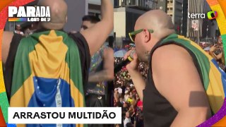 Sem camisa do Brasil, Tiago Abravanel improvisa com bandeira em show na Parada LGBT+ de SP