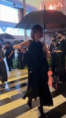 GALA VIDEO : SOPHIE MARCEAU AU DÉFILÉ BALENCIAGA SHANGHAI