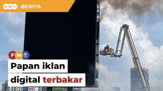 Papan iklan digital terbakar, asap hitam terlihat di Lebuhraya Persekutuan