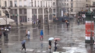 Météo: la pluie ne fait pas le bonheur des commerçants parisiens