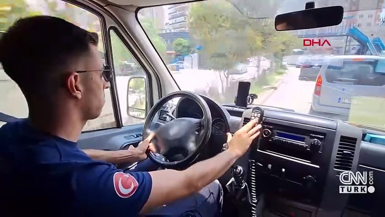 Adana'da sürücülerin "fermuar" bilinci