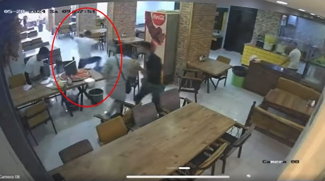 Yeni aldığı telefon cebinde yandı; yaşanan panik kamerada