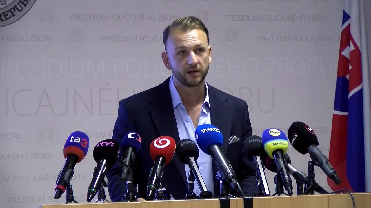 ZÁZNAM: Minister vnútra odsúdil incident pred domom P. Pellegriniho