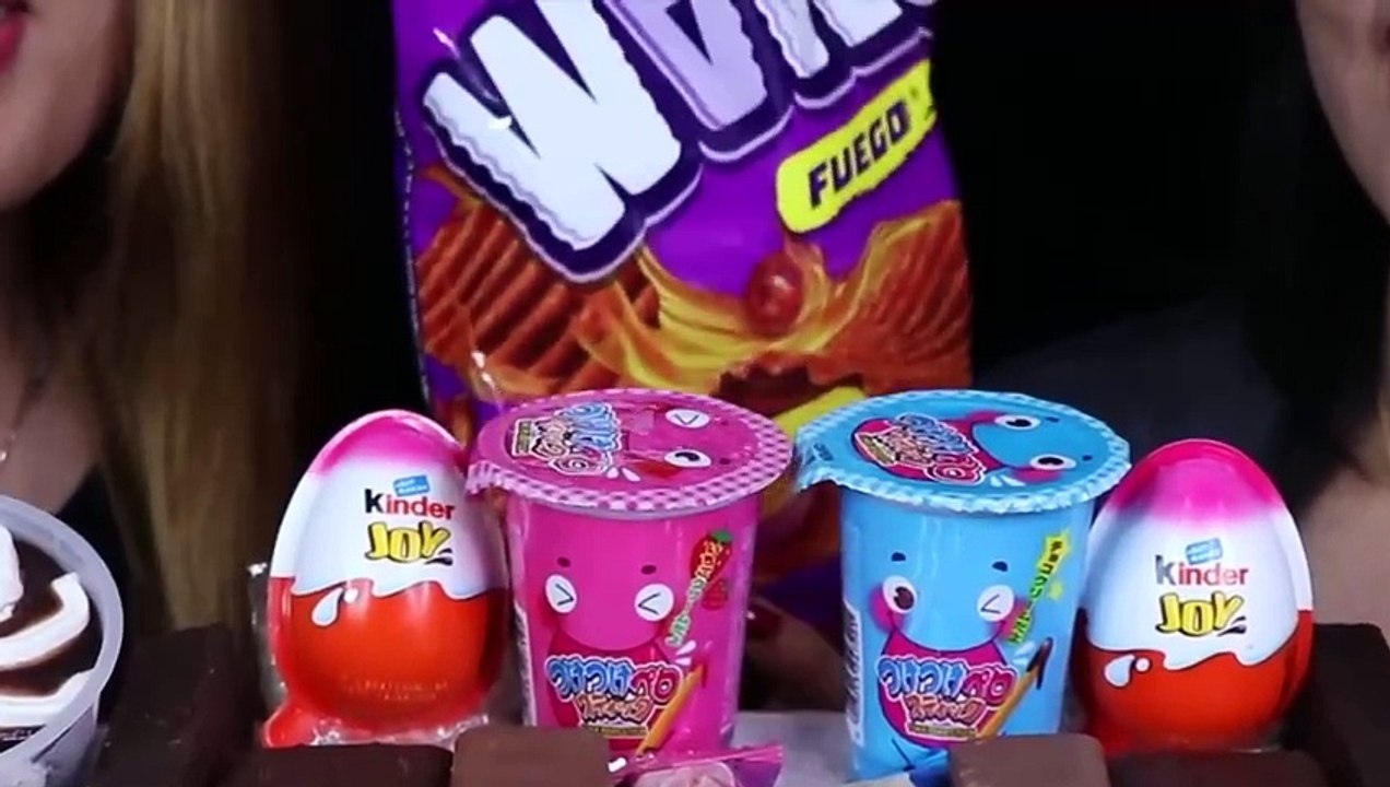 ASMR LEFTOVER DESSERT RACE! BLUE VS PINK CHOCOLATE DIP CUPS, KINDER EGGS, ICE CREAM SUNDAE, FERRERO