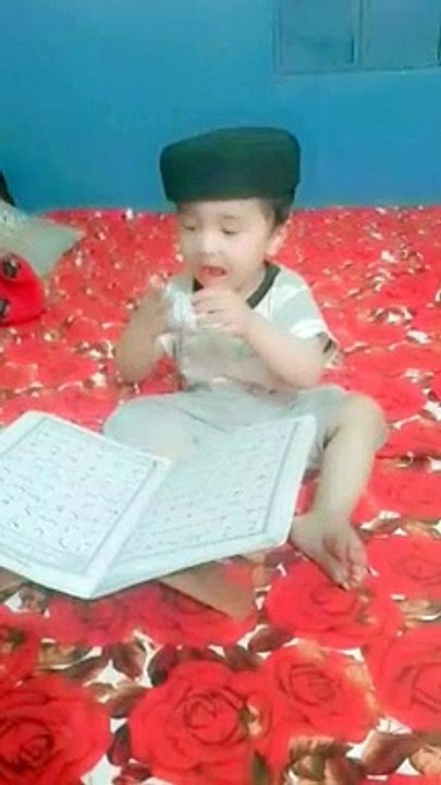 Cute baby recite