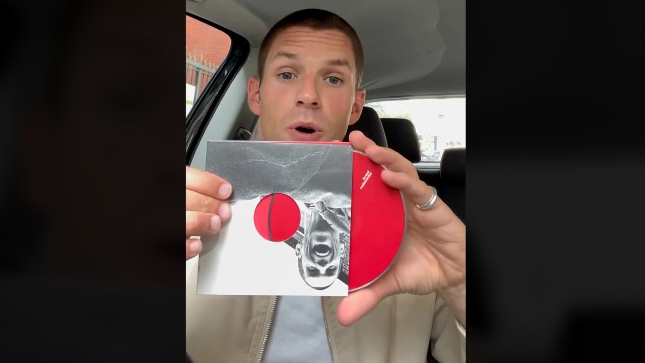 «J'ai envie de pleurer» : le CD de Hervé gravé par erreur avec les musiques du chanteur de «Despacito»