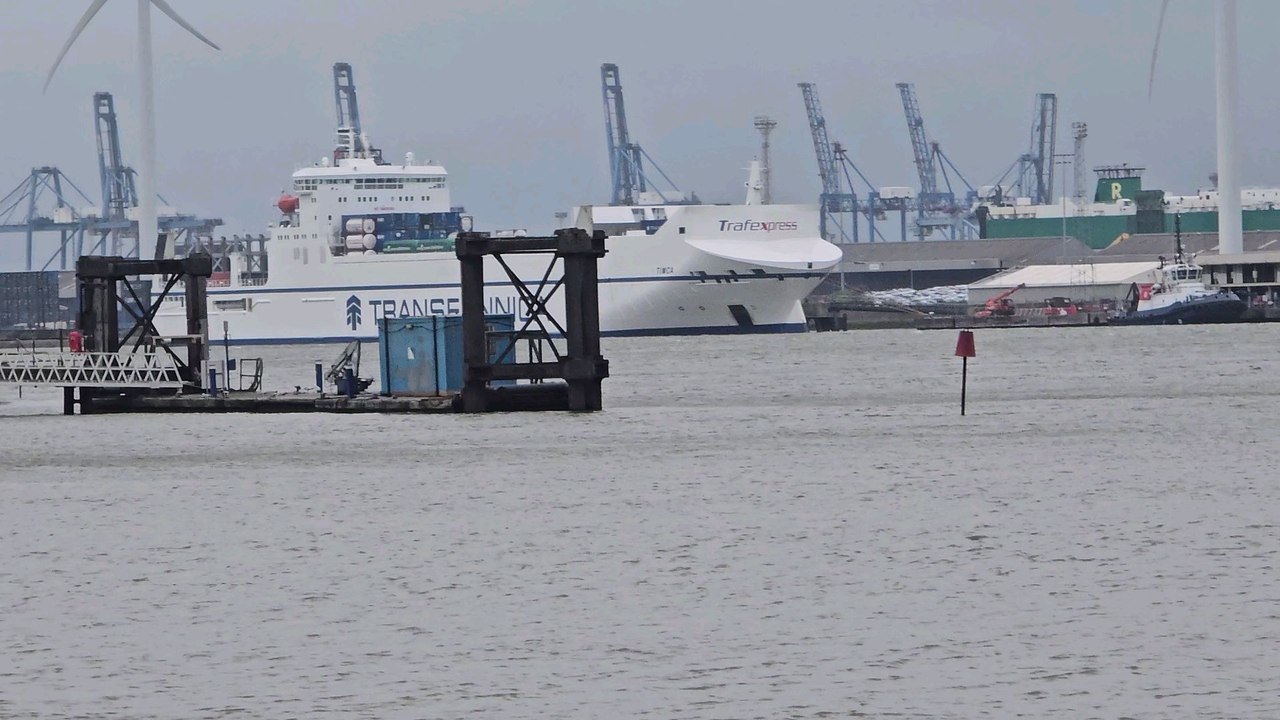 Gravesend Kent Thames river