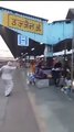 उज्जैन रेलवे स्टेशन पर दद्दू का दिलीप कुमार के गाने पर धमाकेदार डांस