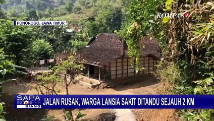 Tak Ada Akses Mobil, Warga di Ponorogo Tandu Lansia Sakit Sejauh 2 Km