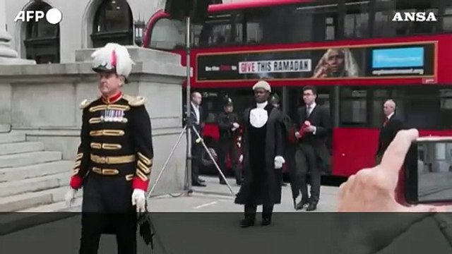 Regno Unito, l'annuncio reale dello scioglimento del Parlamento