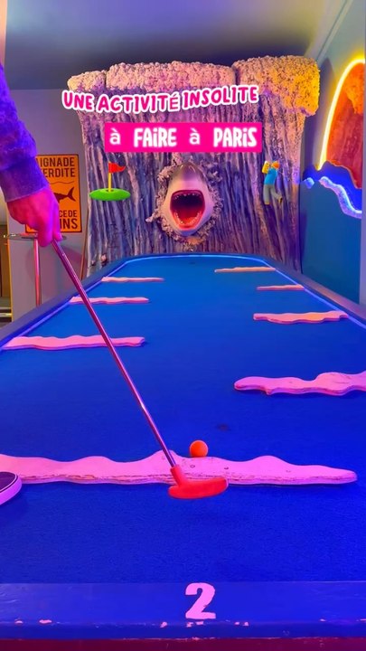 Une activité insolite à faire à Paris : Mad Golf ⛳️  Bienvenue au premier mini-golf indoor de Paris !  137 Bd de Sébastopol, 75002  13€-16€