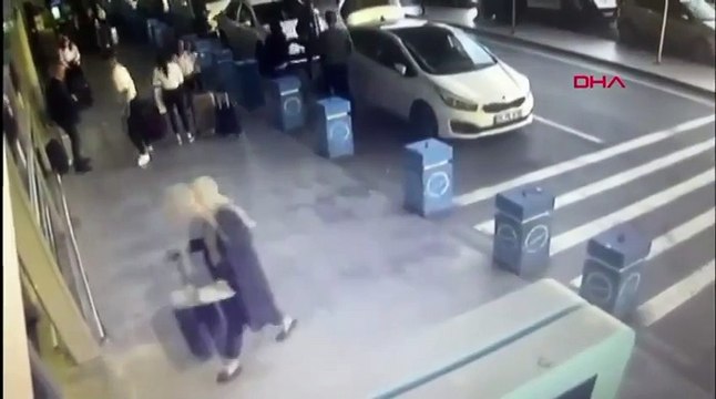 HDP Ağrı Diyadin Belediye Başkanı Betül Yaşar, kardeşi adına düzenlenmiş sahte kimlikle Bosna Hersek'e kaçmak isterken Sahbiha Gökçen Havalimanı'nda yakalandı.