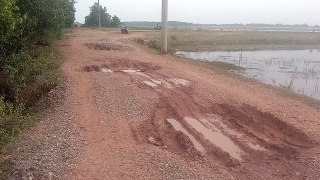 Jalan Desa Bangsal ke Kota Kecamatan Pampangan Masih Tanah Merah