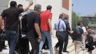 Ersan Şen firari müteahhitleri savundu; depremde yakınlarını kaybedenler tepki gösterdi: Adliyeden polis eşliğinde çıktı