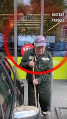 Ce balayeur rend un portefeuille trouvé au sol puis est récompensé pour son honnêteté