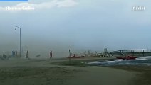 Tempesta di sabbia sulla spiaggia di Rimini