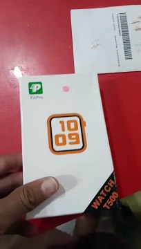 t500-bluetooth-smart-watch-heart-rate-monitor-sports-fitness-tracking-for-men-and-women-series-5-random-color - 1