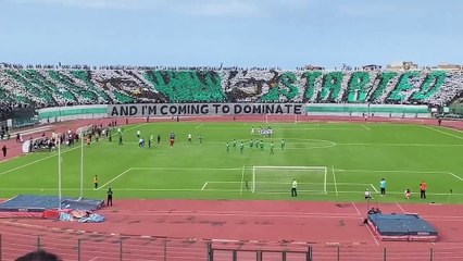 شـــــاهد.. إستمتعوا بدخلة جماهير شبيبة جيجل العالمية في مباراة الإحتفال بالصعود إلى القسم الثاني⚪️❤️