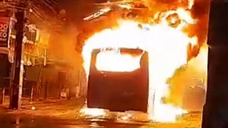Ônibus é incendiado no bairro de São Marcos