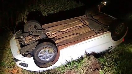 Motorista fica ferida em capotamento na PR-486