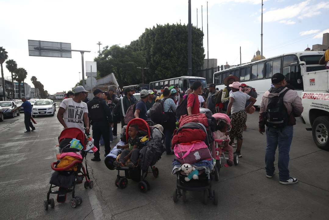 Retiran a caravana migrante de la Basílica de Guadalupe