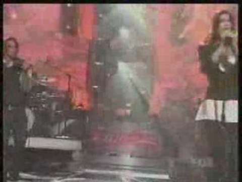 Teri Hatcher chante pour Idol Gives Back