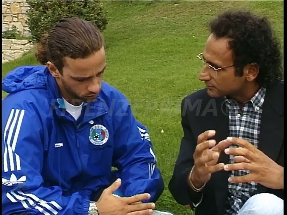 In campo per la vita. Da Sportilia Carlo Conti intervista Eros Ramazzotti e Paolo Vallesi.  1992