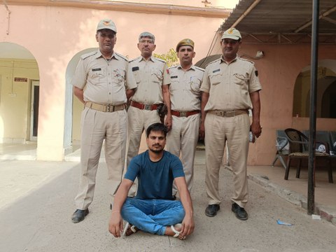 बहरोड़: पुलिस के साथ मारपीट करने वाला फरार आरोपी गिरफ्तार