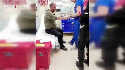 Bursa'da aç kalan tilki vatandaşın elini ısırdı