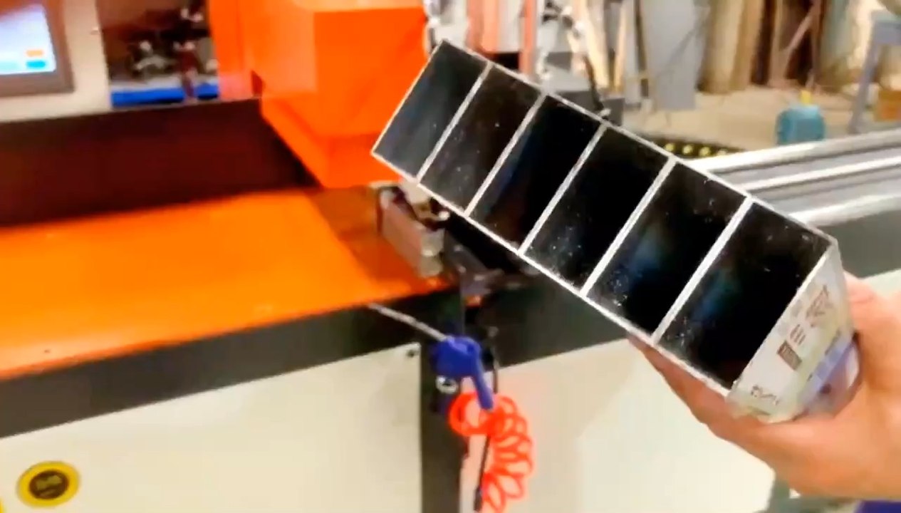 Aluminum Wood  Plastic  Copper  CNC  Automatic Feed Cutting Machine   Cutting saw