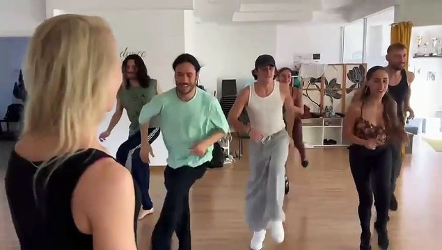 Danza al teatro Orione, i maestri di «Ballando con le stelle» Veera e Moreno raccontano la storia di Cher