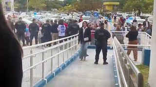 Inauguração de hospital municipal em Florianópolis tem protesto, confusão e spray de pimenta