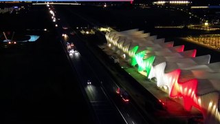 Reggio Emilia, il ponte della stazione si illumina con i colori del Tricolore per la Festa della Repubblica