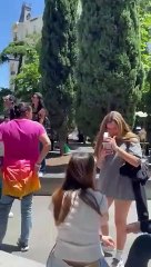 "¡Fuera Morena!" corean cientos de mexicanos que votarán en el extranjero