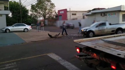 Mulher fica ferida em acidente entre Saveiro e Mercedes no Brasília