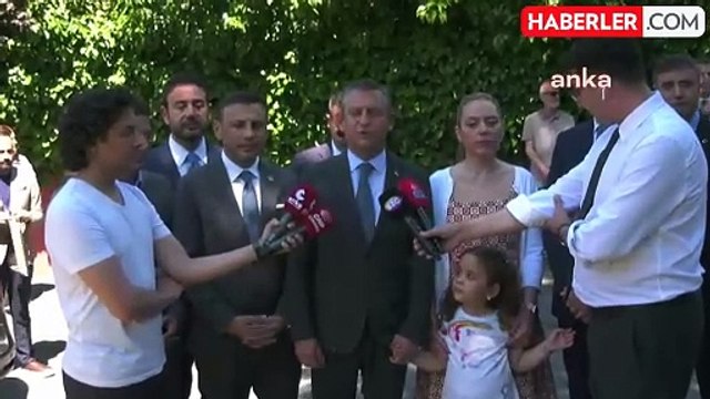 CHP Genel Başkanı Özgür Özel, Gezi Parkı davası tutuklusu Tayfun Kahraman'ın kızının mezuniyet törenine katıldı