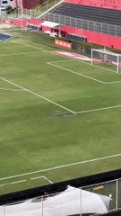Estado de gramado do Barradão preocupa para jogo do Vitória; veja vídeo