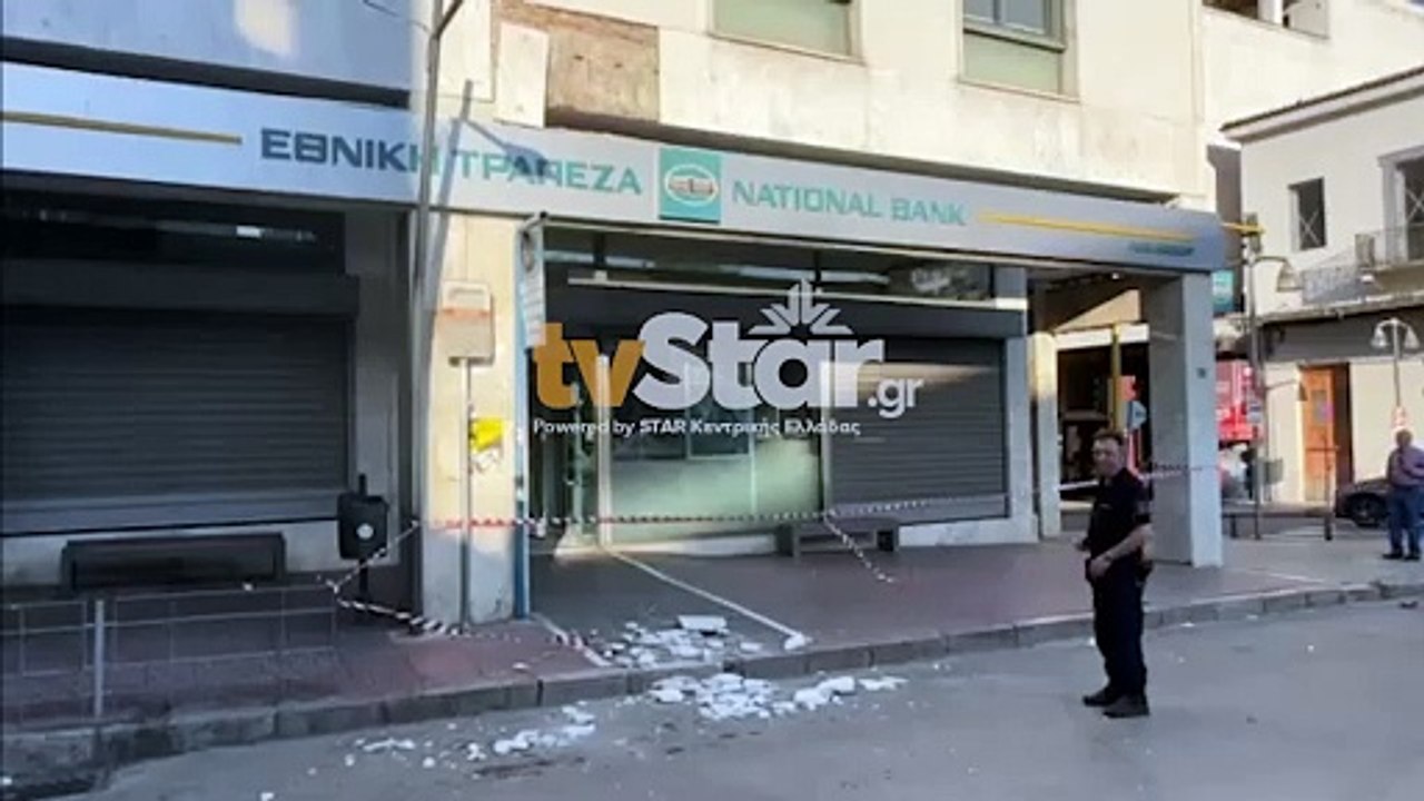 Λαμία: "Έβρεξε" μάρμαρα το κέντρο της πόλης - Από θαύμα δεν υπήρξε τραυματισμός