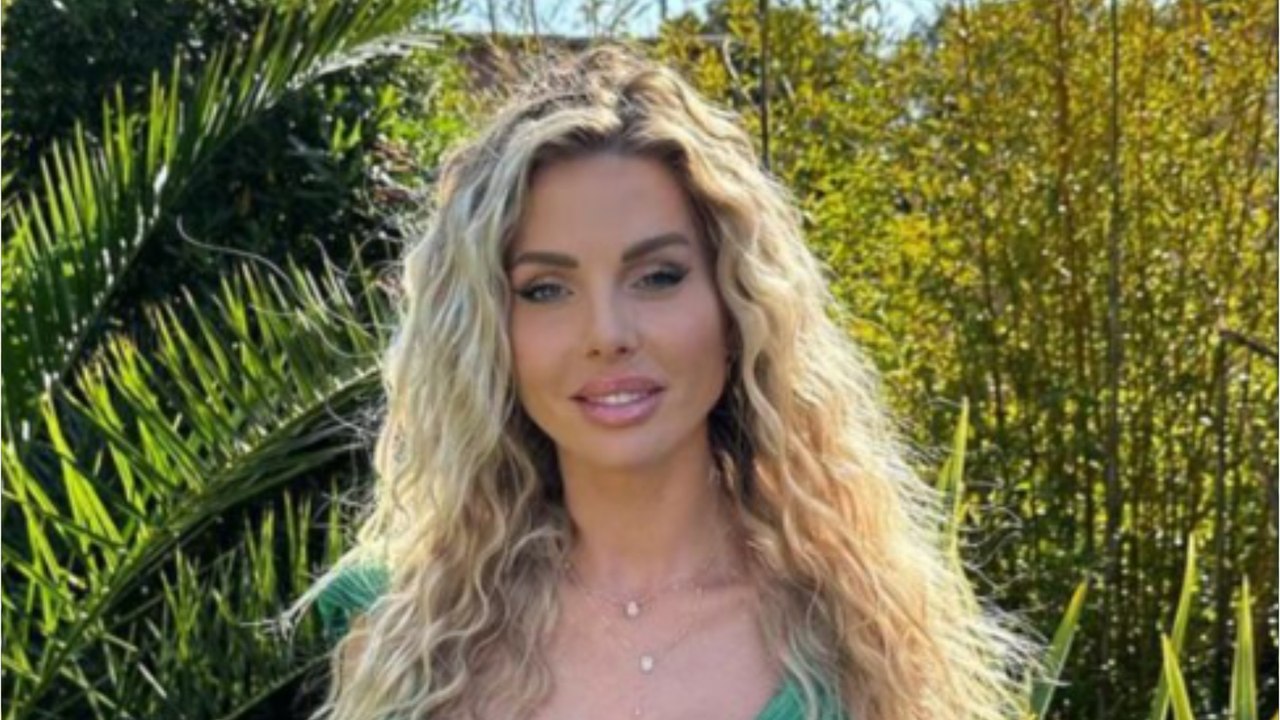 VOICI : "Il s'est passé quelque chose" : en pleurs, Jessica Thivenin annonce rentrer en urgence en France pour son père