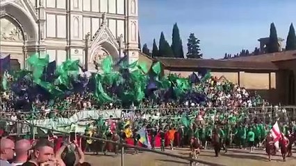 Calcio storico, gli Azzurri battono i Verdi 14-5 nella prima semifinale