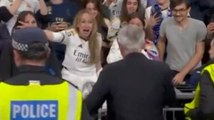 ¡El beso de la 15! Ancelotti se cruza Wembley para dejar esta acción de película con su mujer