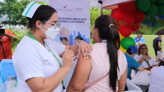 Panameños acuden a jornada de vacunación