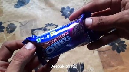 OREO SPACE DUNK CHOCOLATE FLAVOUR SANDWICH COOKIES