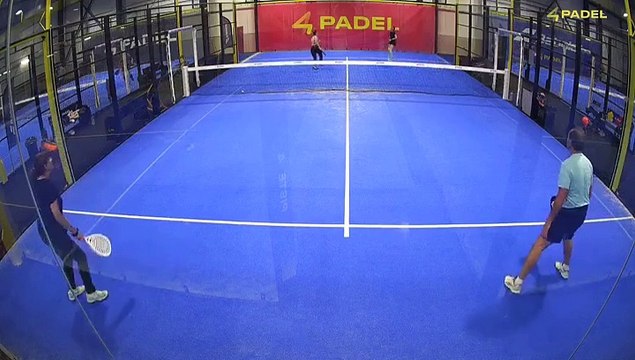 Audrey 01/06 à 17:20 - Padel Piste 2 (LeFive Montreuil)